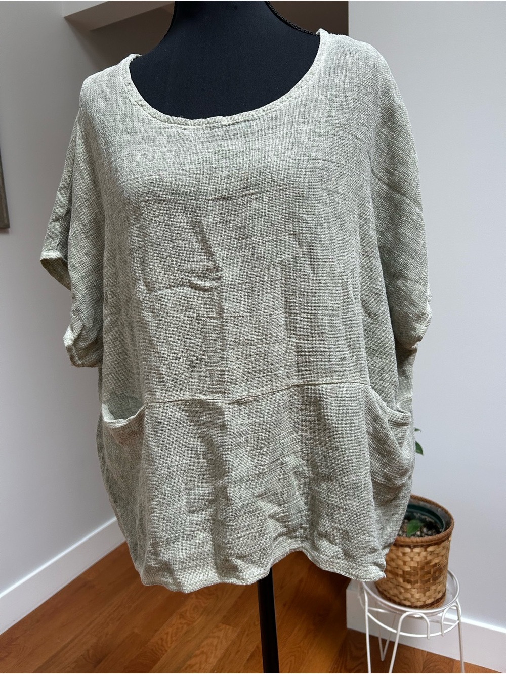 Easywear Scoop Neck Tunic with Front Pockets in Sage NWT